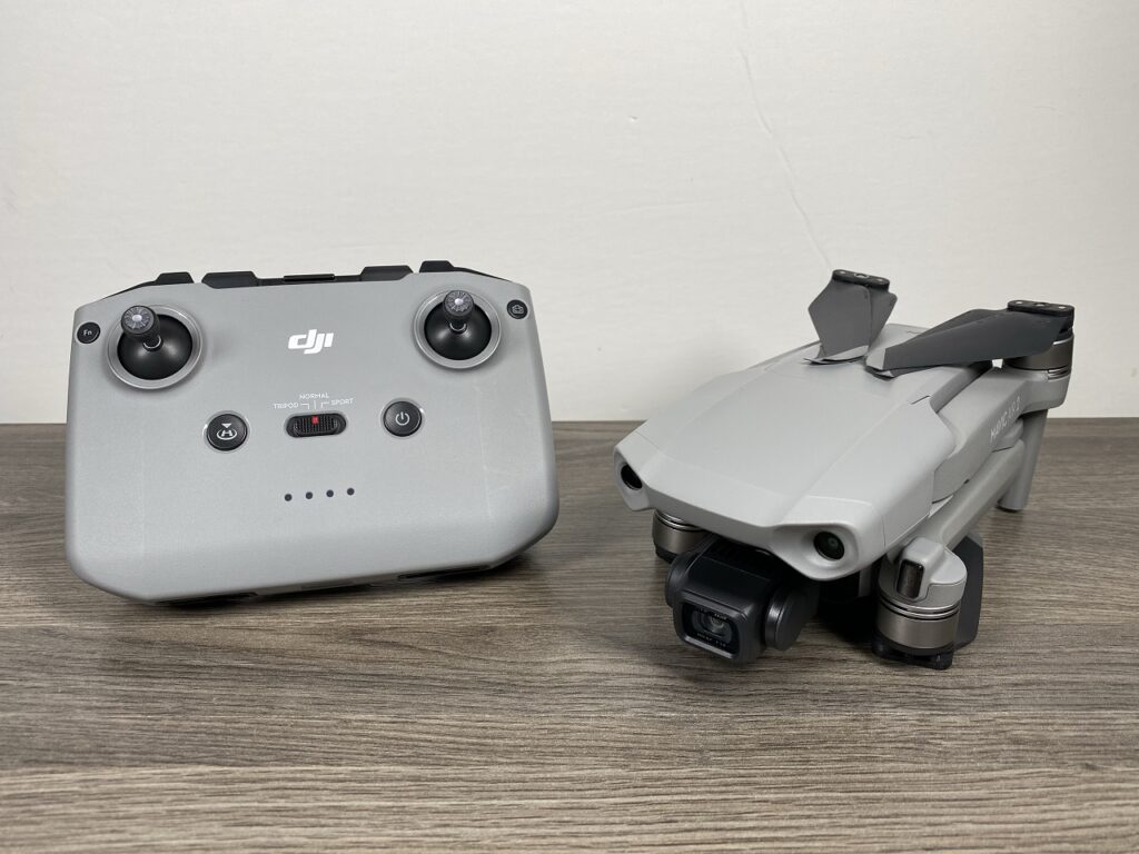 A closer look at the DJI Mavic Air 2 controller.