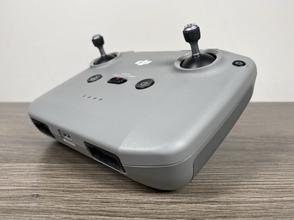 A closer look at the DJI Mavic Air 2 controller.