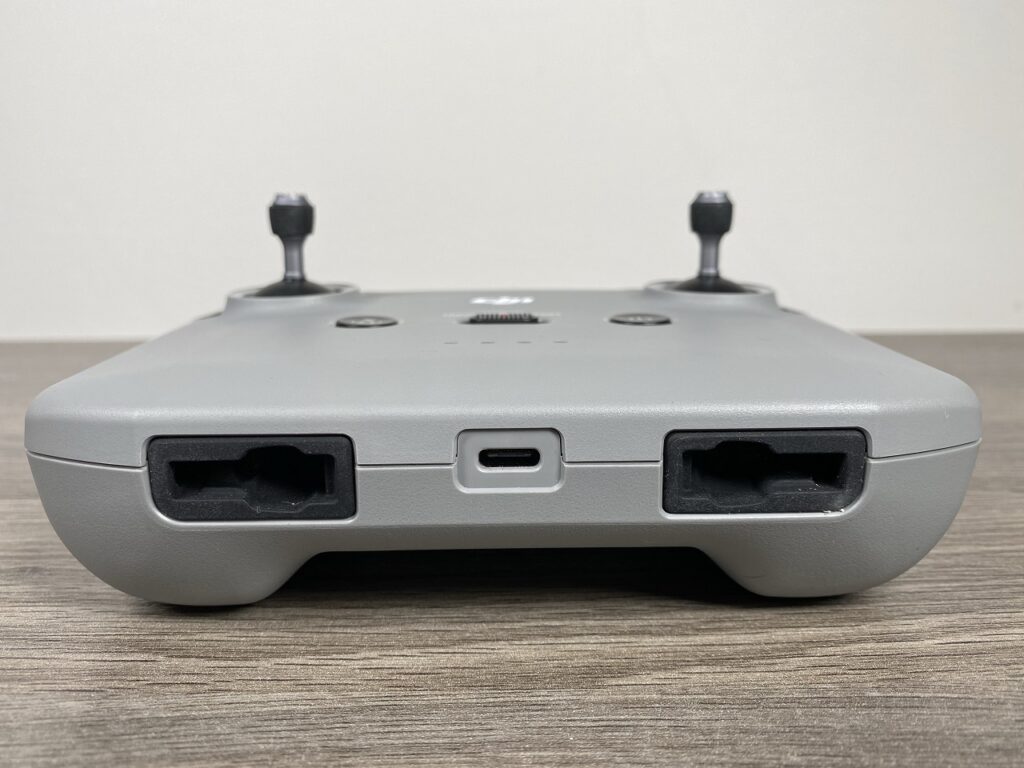 A closer look at the DJI Mavic Air 2 controller.