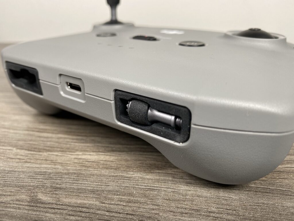 A closer look at the DJI Mavic Air 2 controller.