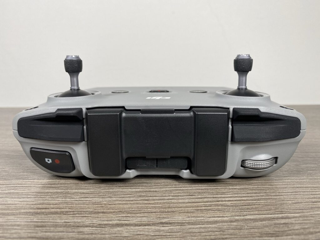 A closer look at the DJI Mavic Air 2 controller.