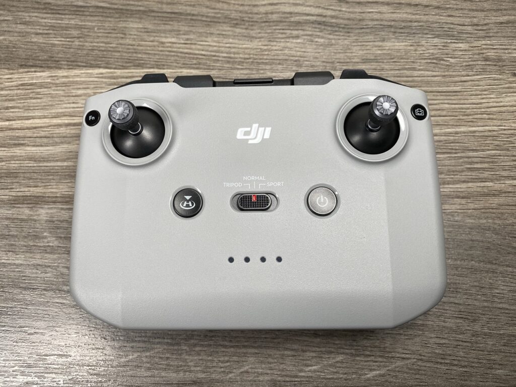 A closer look at the DJI Mavic Air 2 controller.