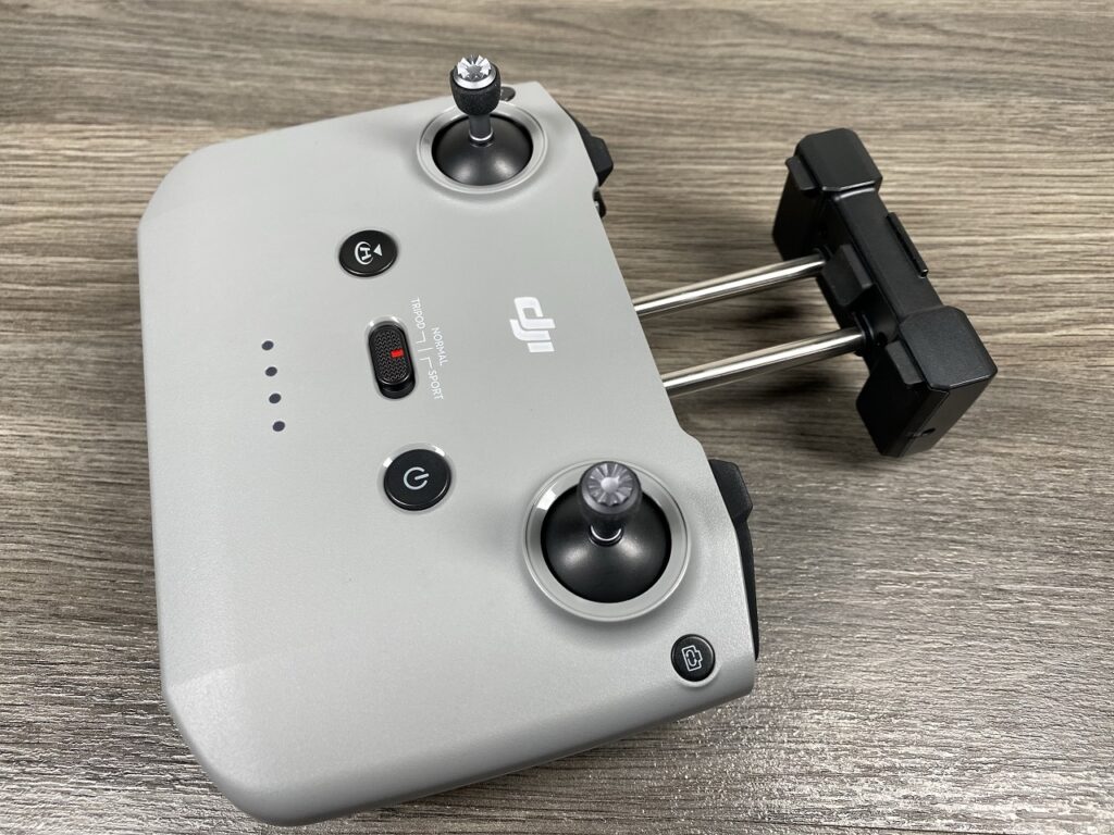 A closer look at the DJI Mavic Air 2 controller.